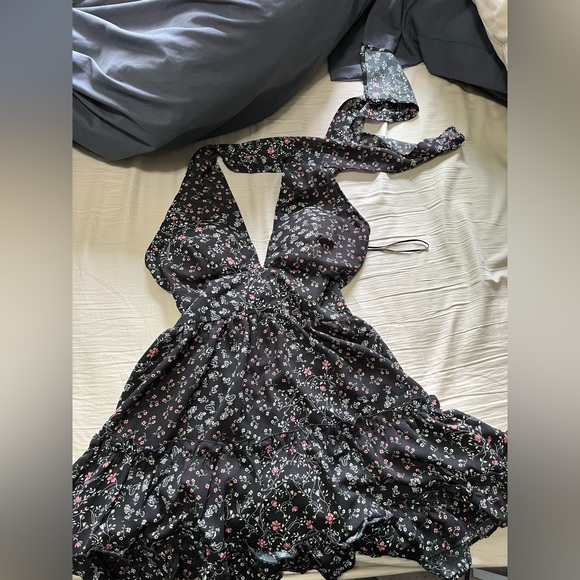 Super cute black and floral halter top dress with built in cups .Size medium - Picture 1 of 2
